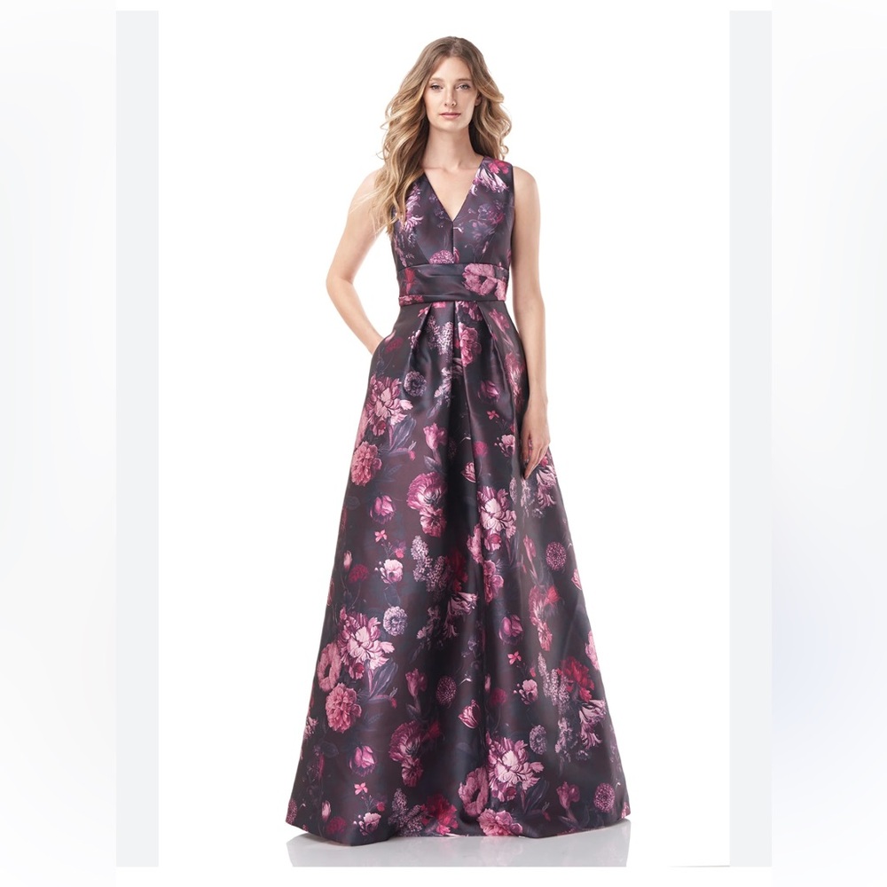 ELIZABETH V-NECK GOWN
